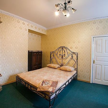 Historic Apartment Near Rynor Square Lviv Ngoại thất bức ảnh