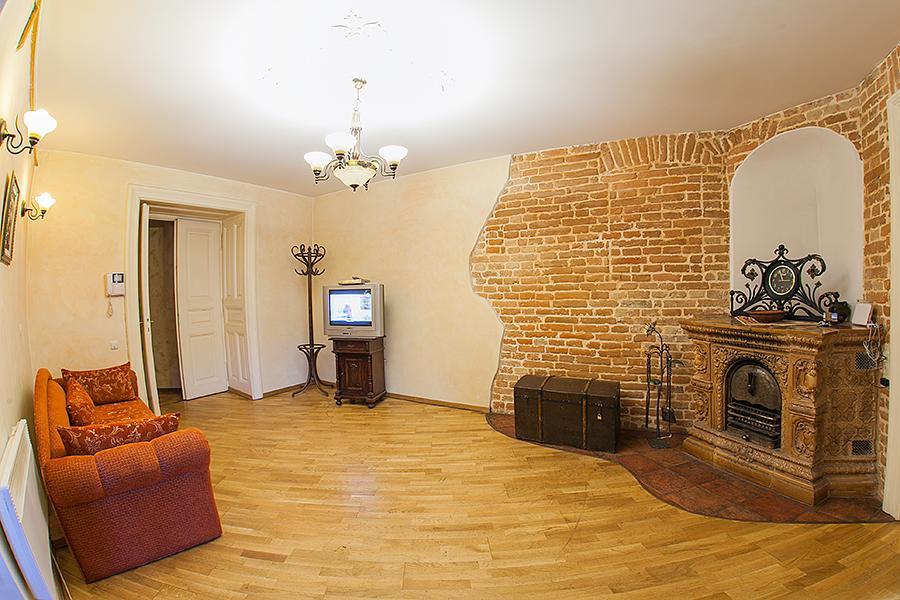 Historic Apartment Near Rynor Square Lviv Ngoại thất bức ảnh